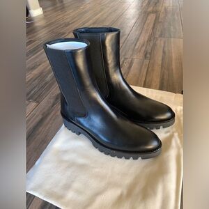 New Theory Women’s Chelsea Bootie Gloss Calf Black Size 37